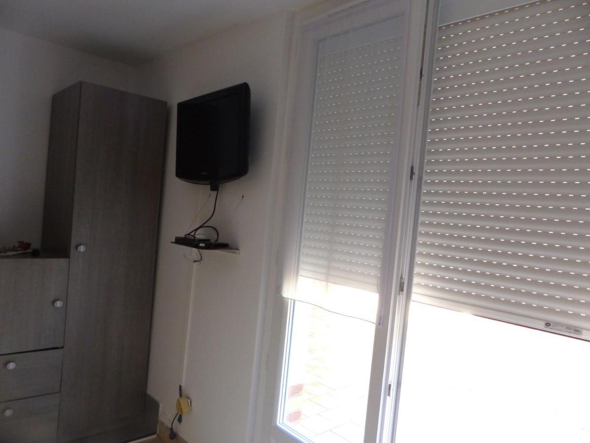 Lio Hotel Льо Ман Екстериор снимка